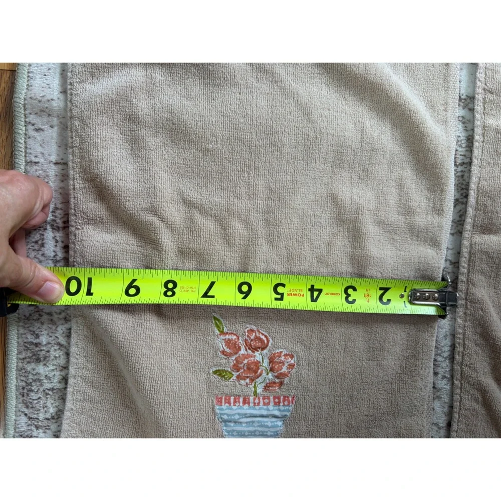 VTG Beige Embroidered Flower Hand Finger Tip Towels Set of 2